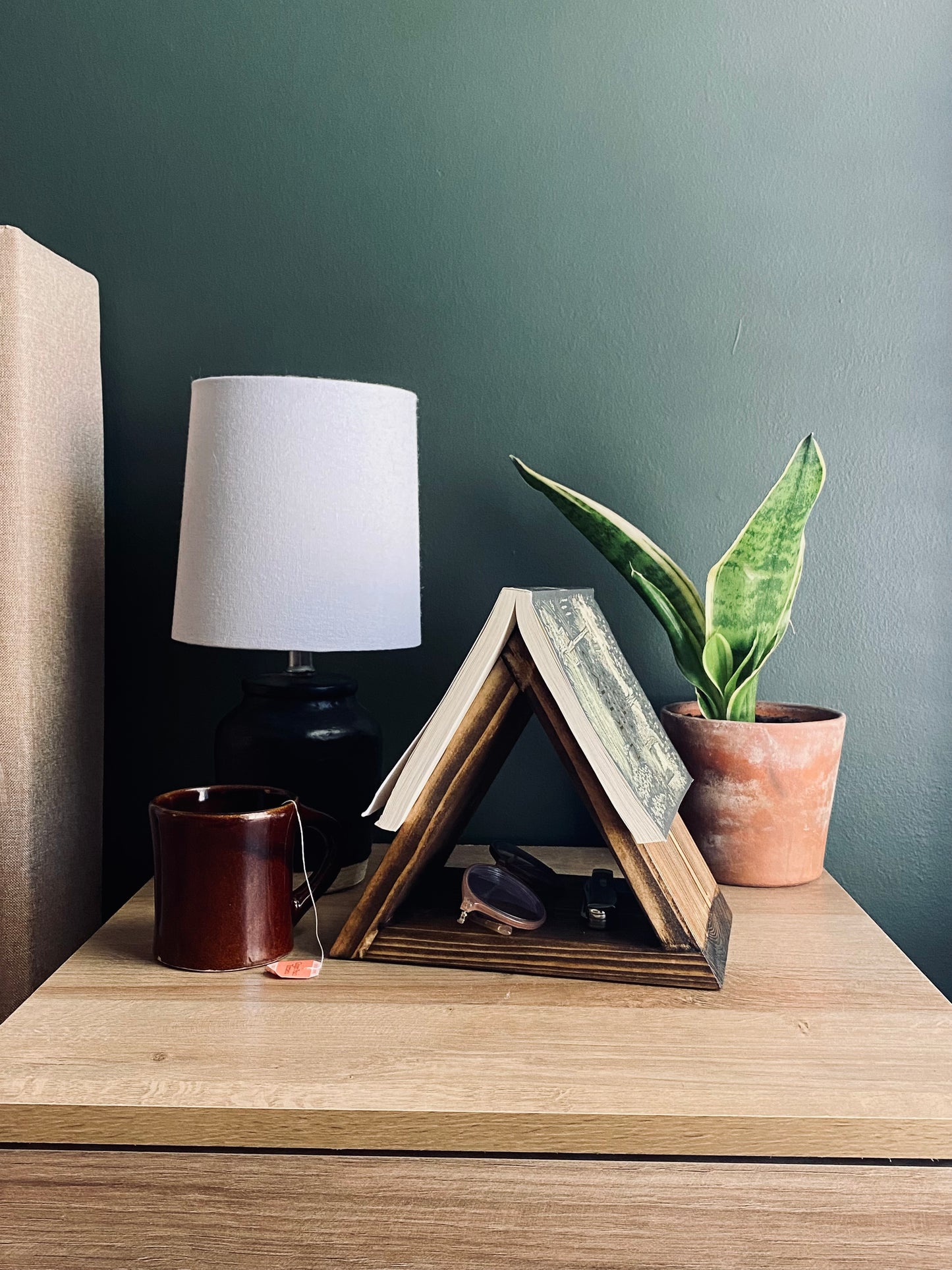 Cozy Book Stand